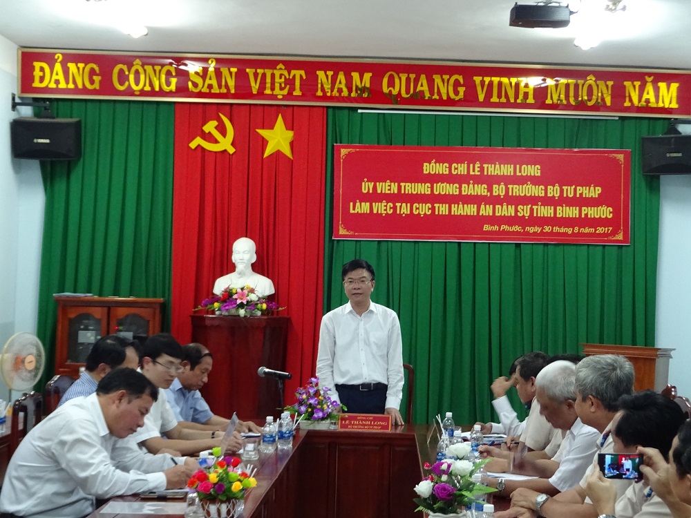 Đồng chí Lê Thành Long, Ủy viên BCH Trung ương Đảng, Bộ trưởng Bộ Tư pháp thăm và làm việc tại Cục THADS tỉnh Bình Phước.