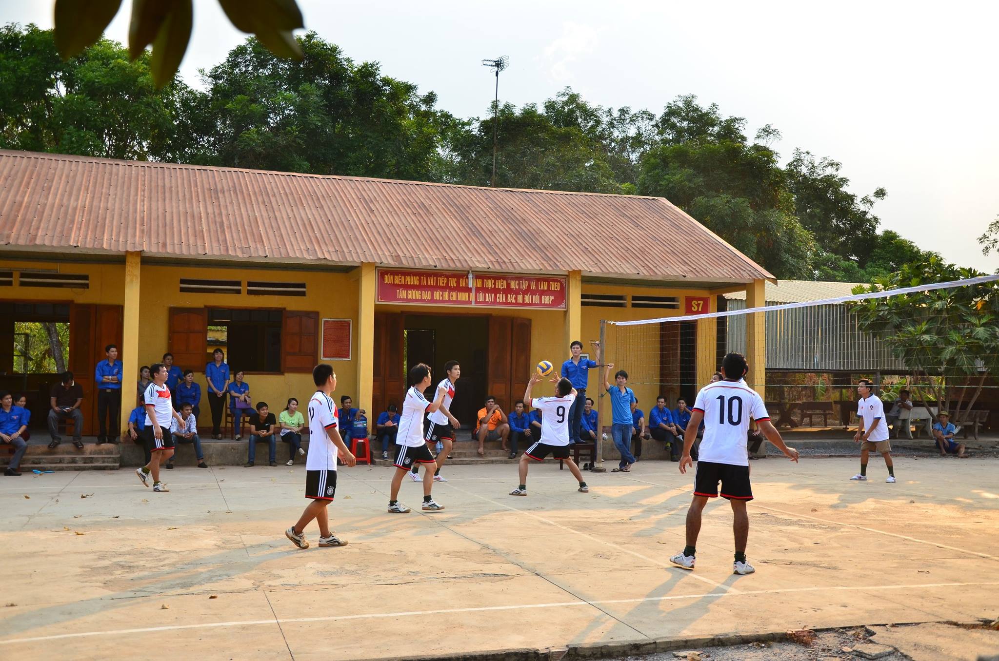 Giao lưu các hoạt động thể thao với Đồn biên phòng Tà Vát tại Biên giới huyện Lộc Ninh tỉnh Bình Phước