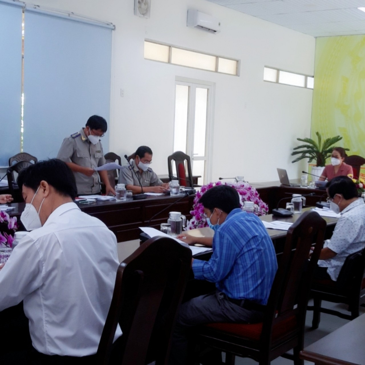 Ban Pháp chế Hội đồng nhân dân tỉnh Bình Thuận giám sát việc tổ chức thi hành các Bản án, quyết định của Tòa án về vụ án hành chính có hiệu lực pháp luật.