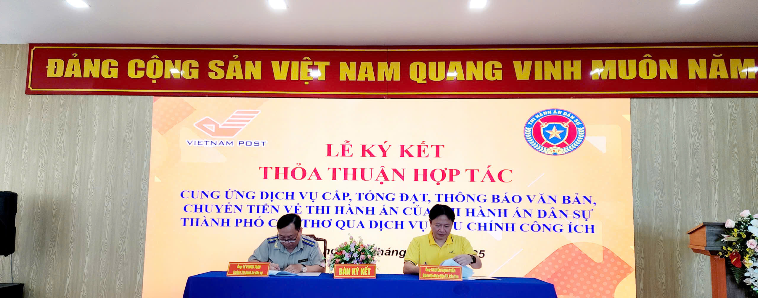 Lễ ký kết thỏa thuận hợp tác với Bưu điện thành phố Cần Thơ