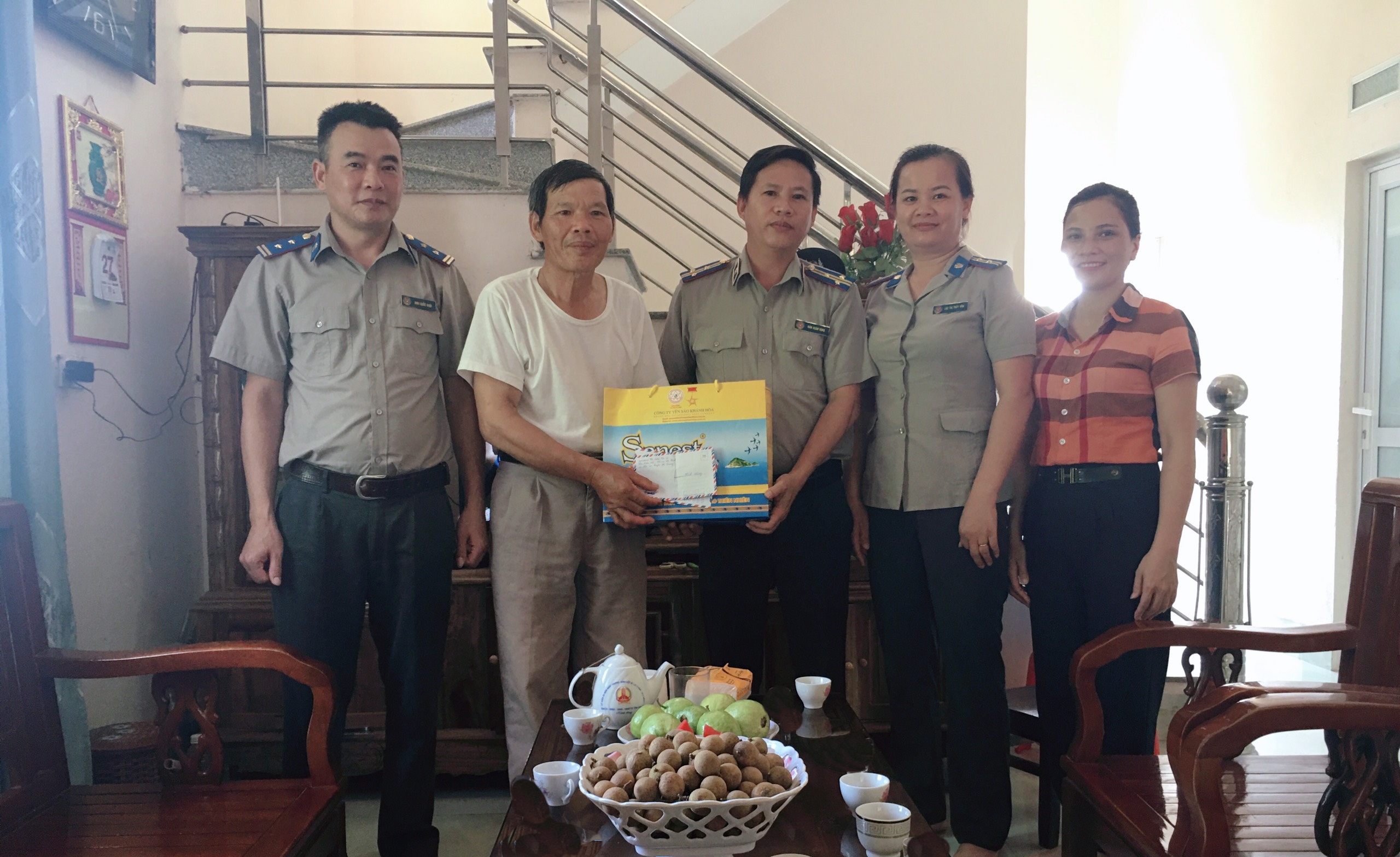 Chi cục Thi hành án dân sự huyện Hà Quảng thăm, tặng quà nhân dịp kỷ niệm 75 năm ngày Thương binh - Liệt sỹ (27/7/1947 -  27/7/2022)