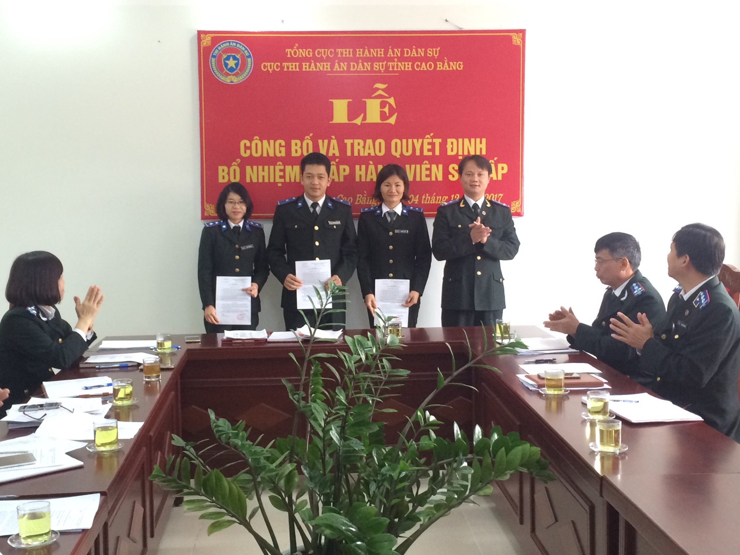 Cục Thi hành án dân sự tỉnh Cao Bằng tổ chức Lễ trao Quyết định bổ nhiệm Chấp hành viên sơ cấp năm 2017