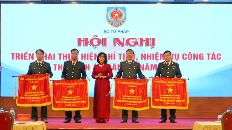 Cục Thi hành án dân sự tỉnh Cao Bằng được Chính phủ tặng Cờ thi đua xuất sắc