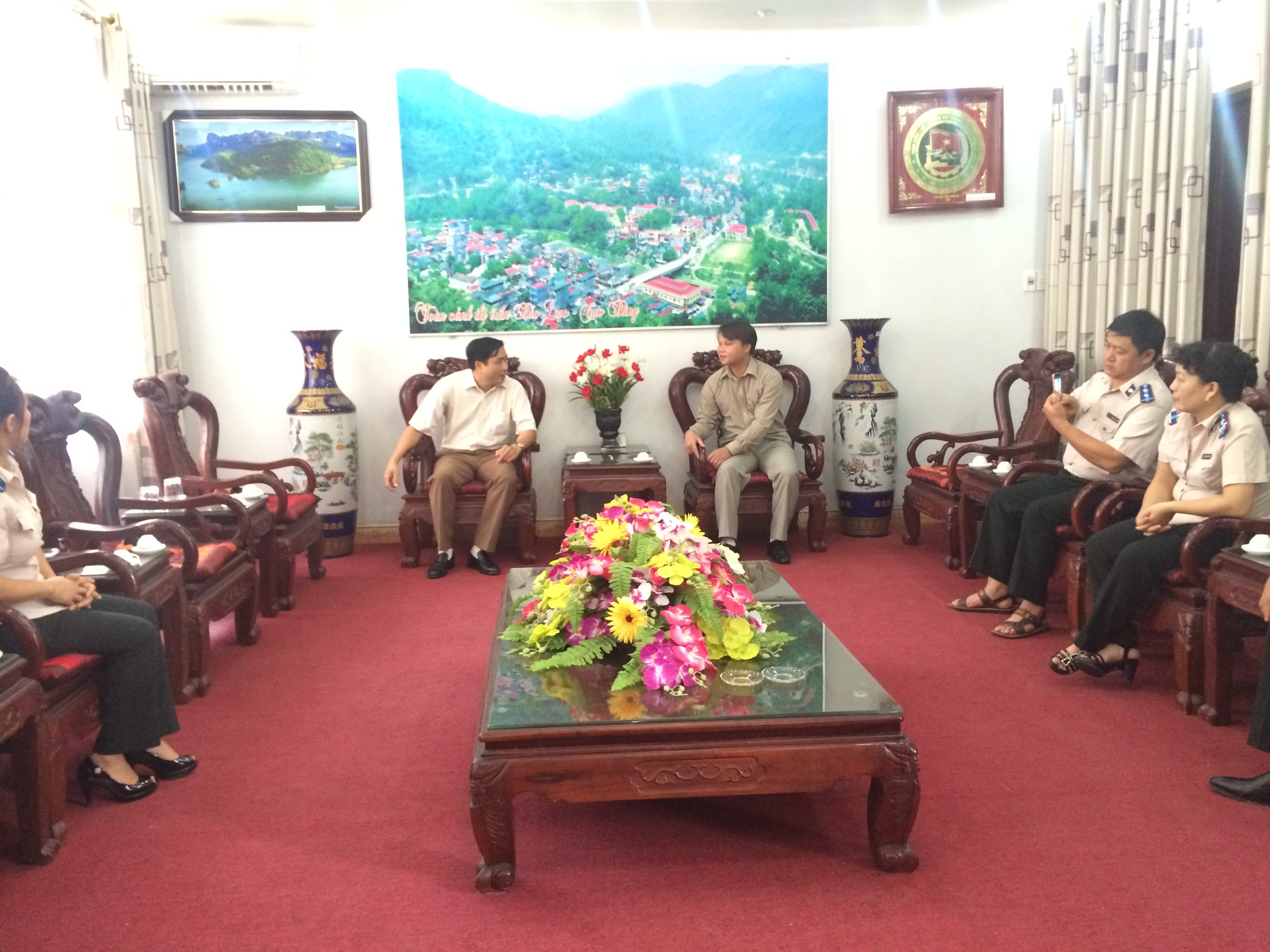 Đoàn công tác Cục Thi hành án dân sự tỉnh do đồng chí Đặng Văn Huy - Q. Cục trưởng làm Trưởng đoàn thăm và làm việc tại huyện Bảo Lạc