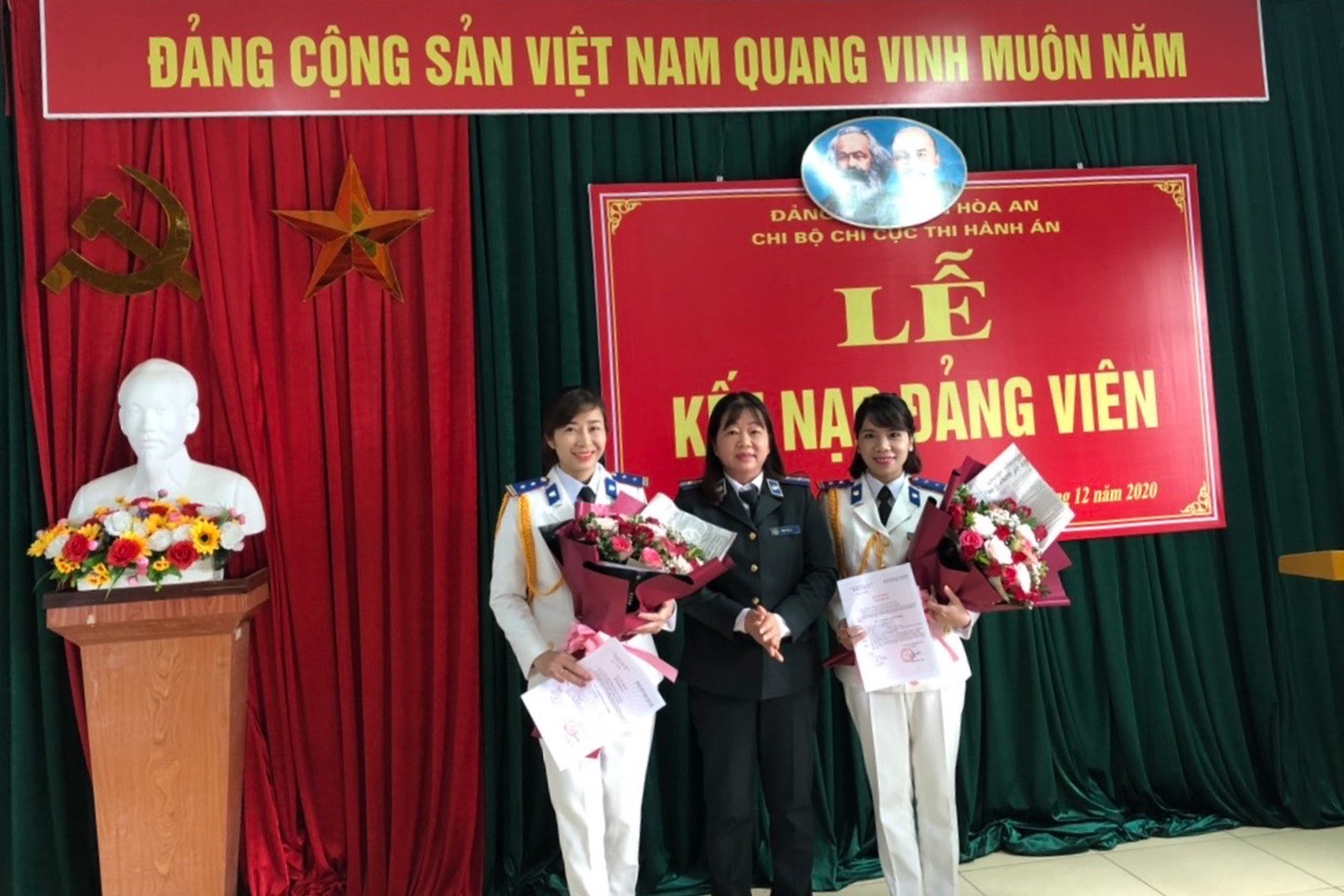 Chi bộ Chi cục Thi hành án dân sự huyện Hòa An tổ chức Lễ kết nạp đảng viên