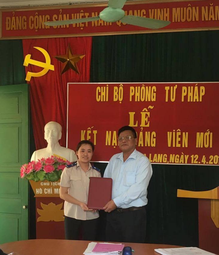 Chi bộ Tư pháp - Thanh tra - Thi hành án huyện Hạ lang tổ chức kết nạp Đảng viên mới