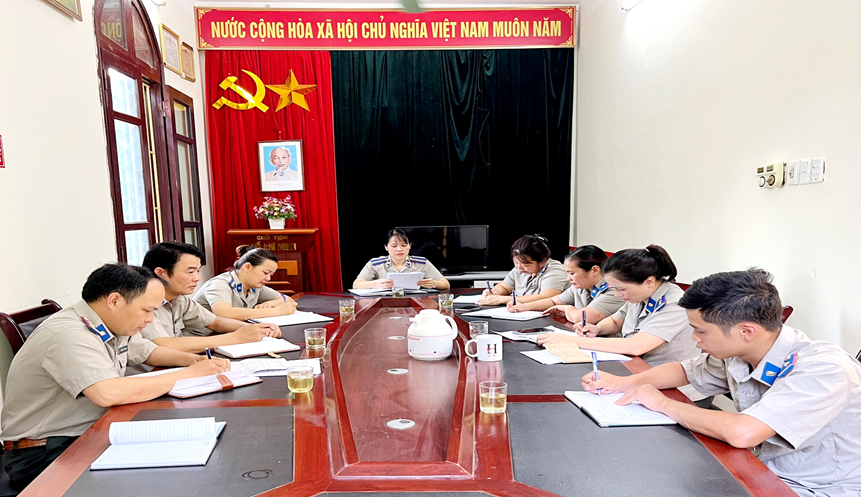 Chi bộ Chi cục Thi hành án dân sự huyện Hà Quảng tổ chức sinh hoạt chính trị về nội dung cuốn sách của đồng chí Tổng bí thư Nguyễn Phú Trọng