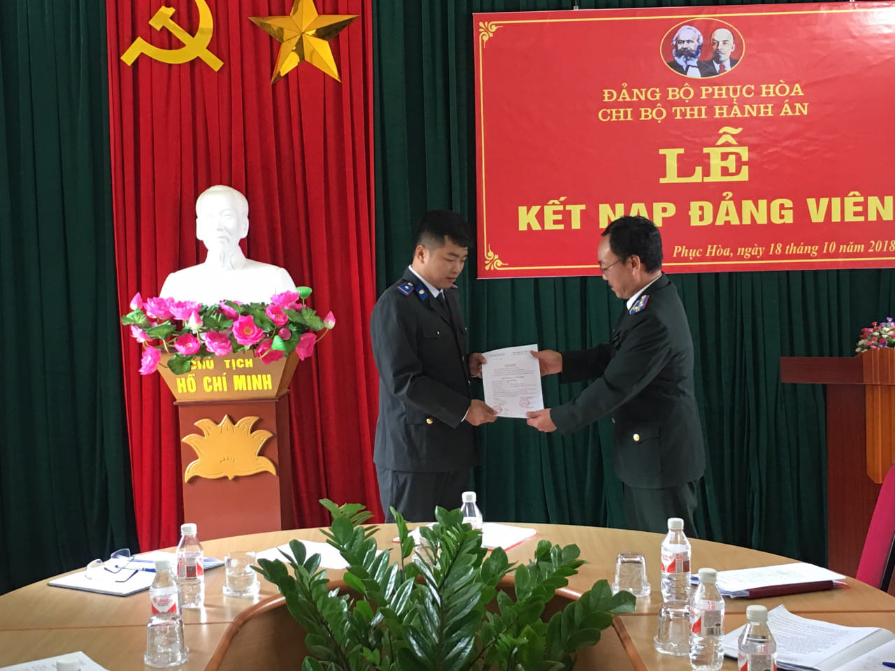 Chi bộ Thi hành án huyện Phục Hòa tổ chức Lễ kết nạp đảng viên mới