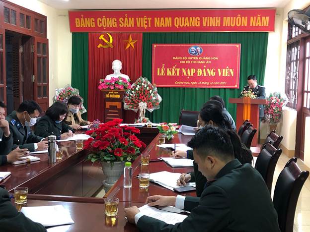 Chi bộ Thi hành án huyện Quảng Hòa tổ chức Lễ kết nạp đảng viên mới và sinh hoạt theo định kỳ