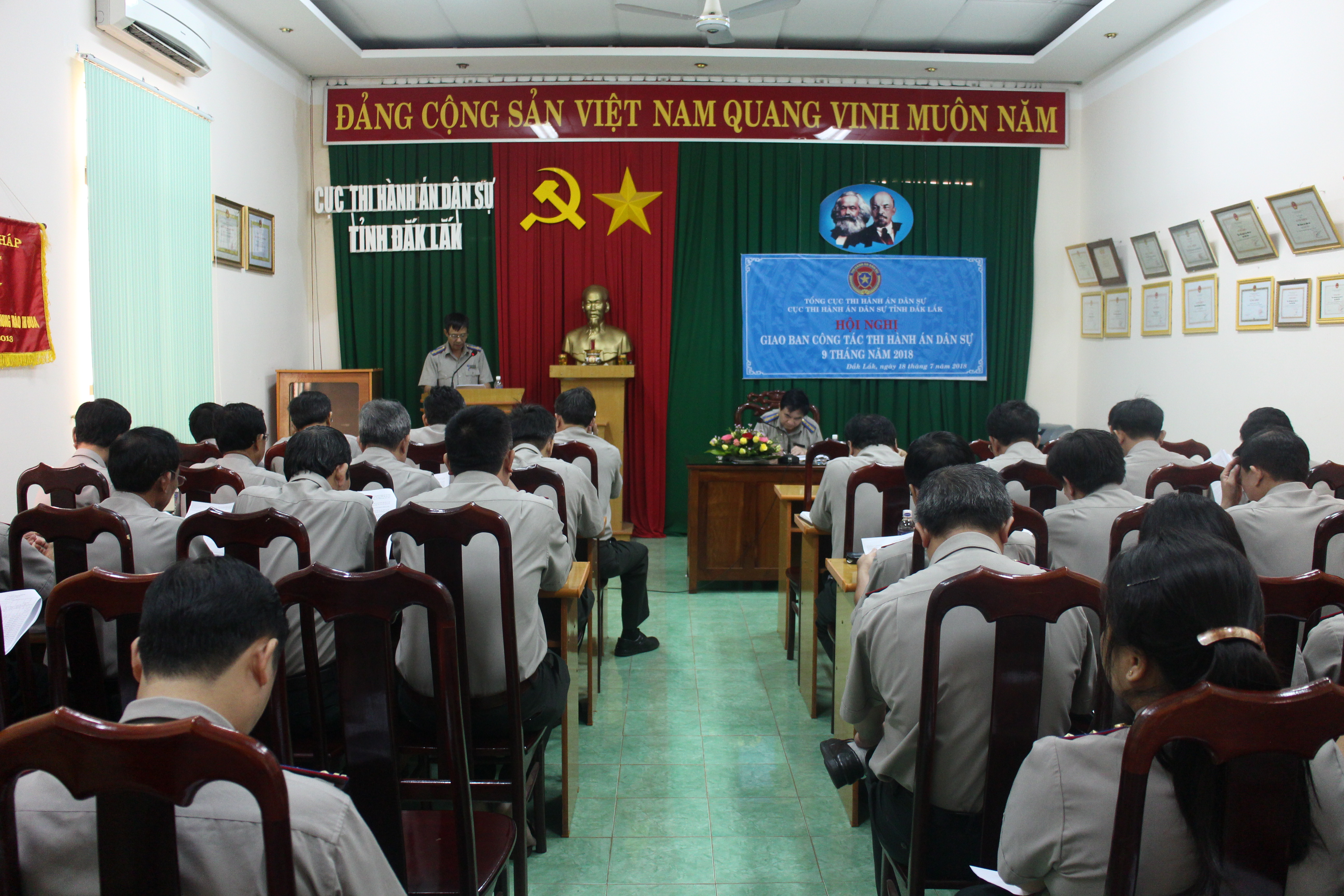Cục Thi hành án dân sự tỉnh Đắk Lắk tổ chức Hội nghị giao ban công tác thi hành án dân sự, thi hành án hành chính 9 tháng năm 2018