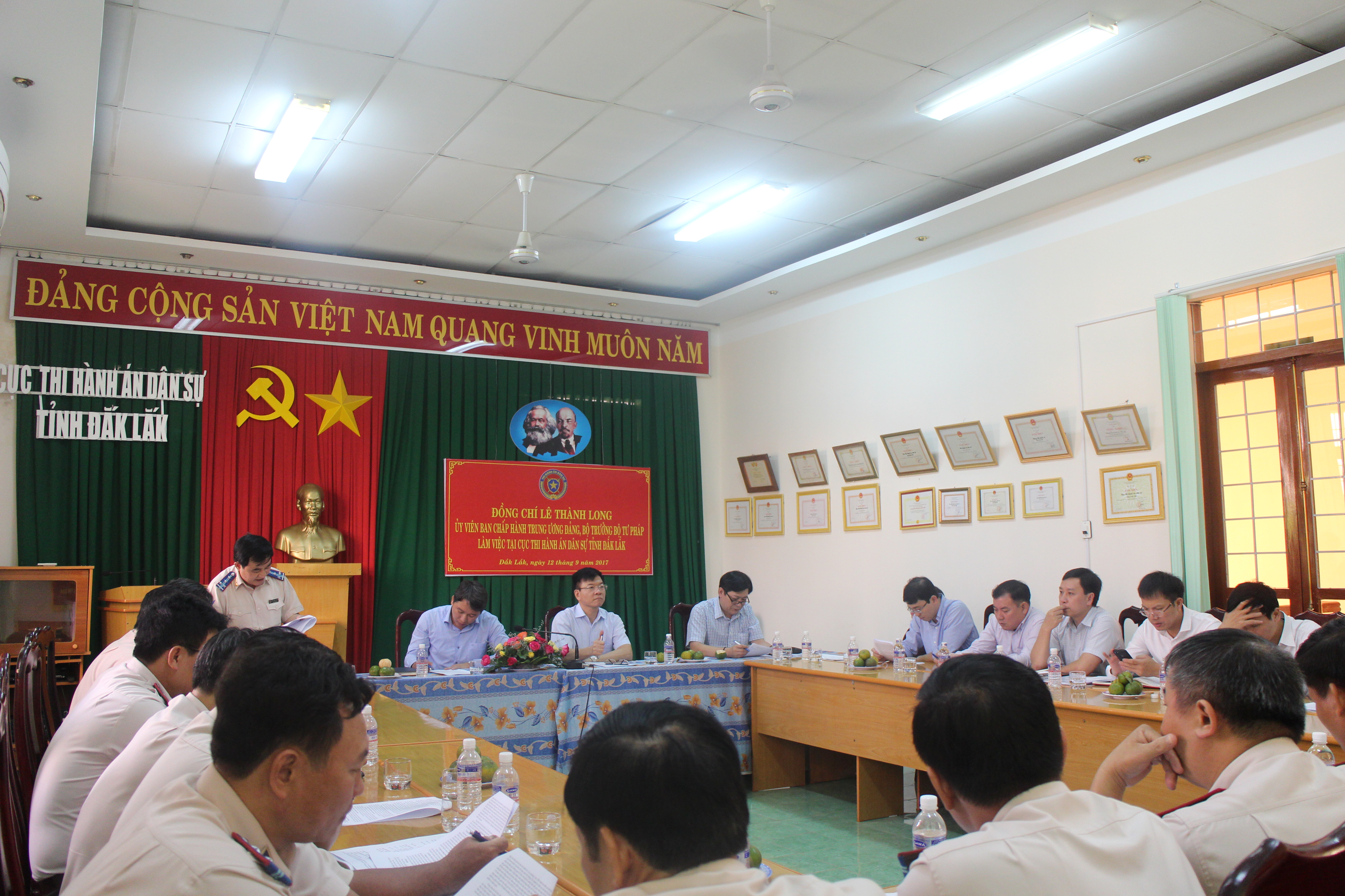 Đồng chí Lê Thành Long, Uỷ viên Ban chấp hành Trung ương Đảng – Bộ trưởng Bộ Tư pháp và Đoàn công tác đến thăm và làm việc tại Cục Thi hành án dân sự tỉnh Đắk Lắk