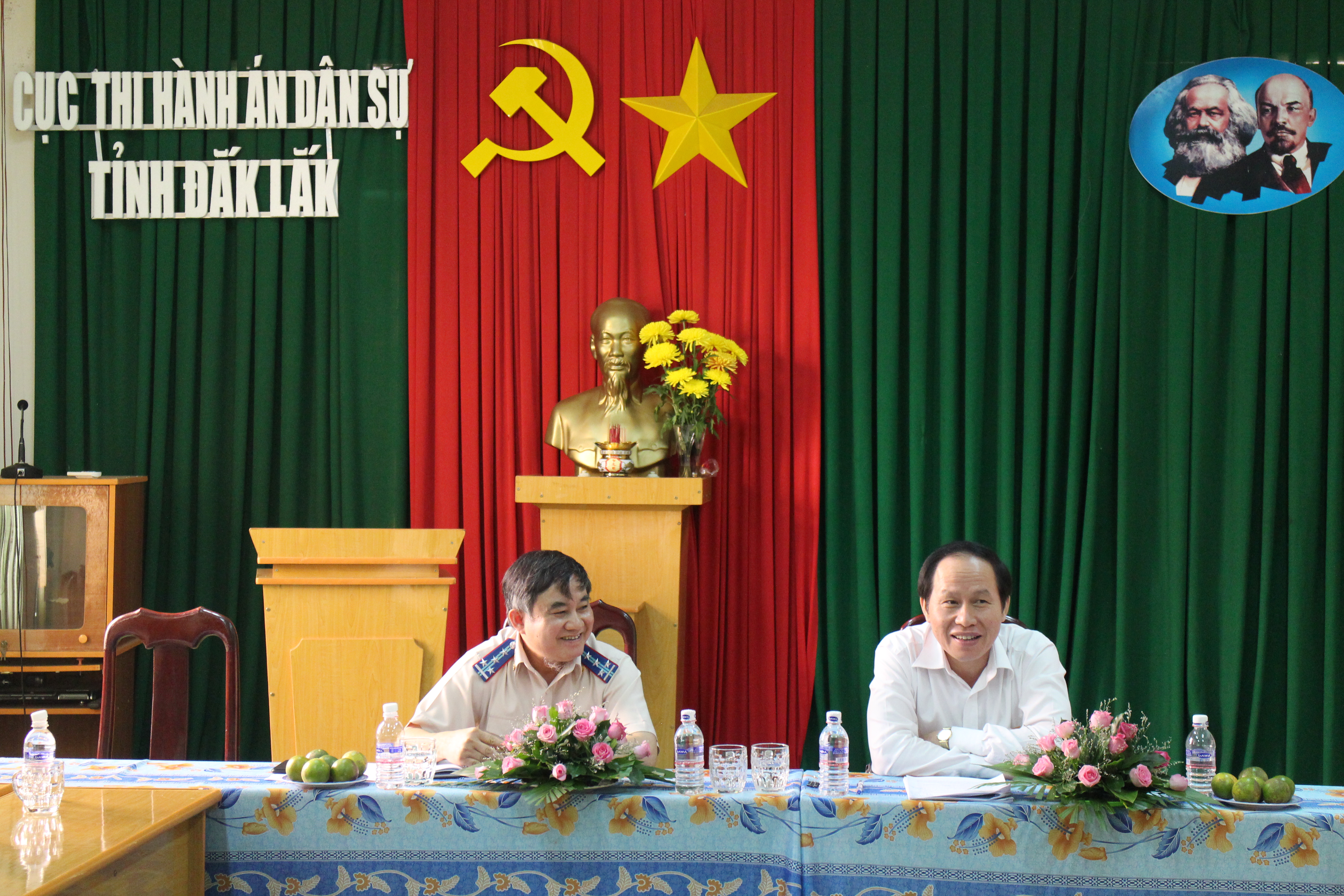 Thứ trưởng Bộ Tư pháp Lê Tiến Châu thăm và làm việc tại Cục Thi hành án dân sự tỉnh Đắk Lắk