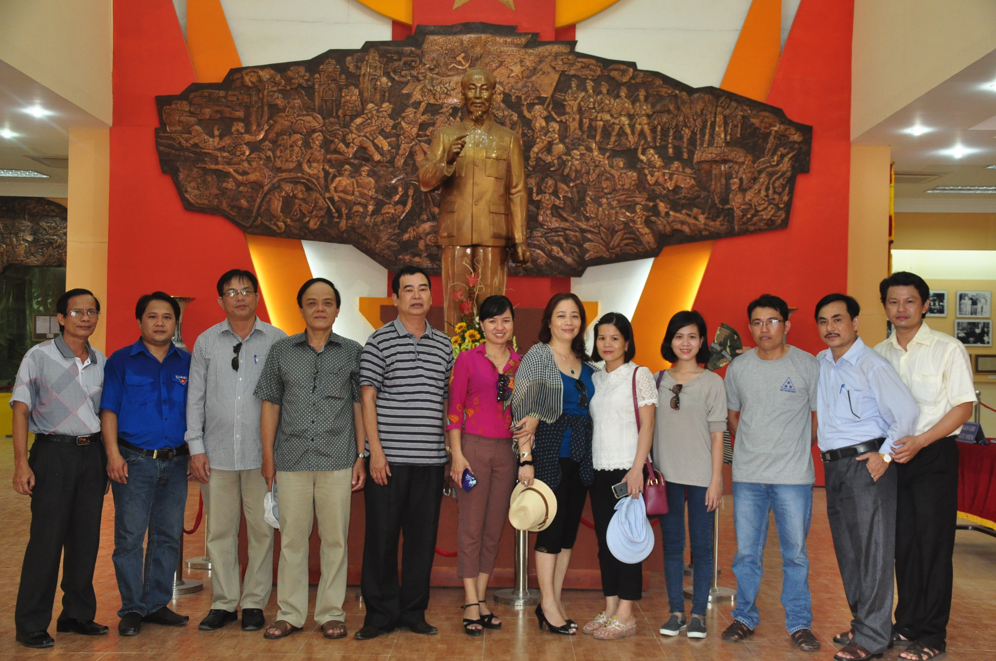 Cục Thi hành án dân sự thành phố Đà Nẵng dâng hương tại Khu di tích lịch sử Trung Trung Bộ - Nước Oa