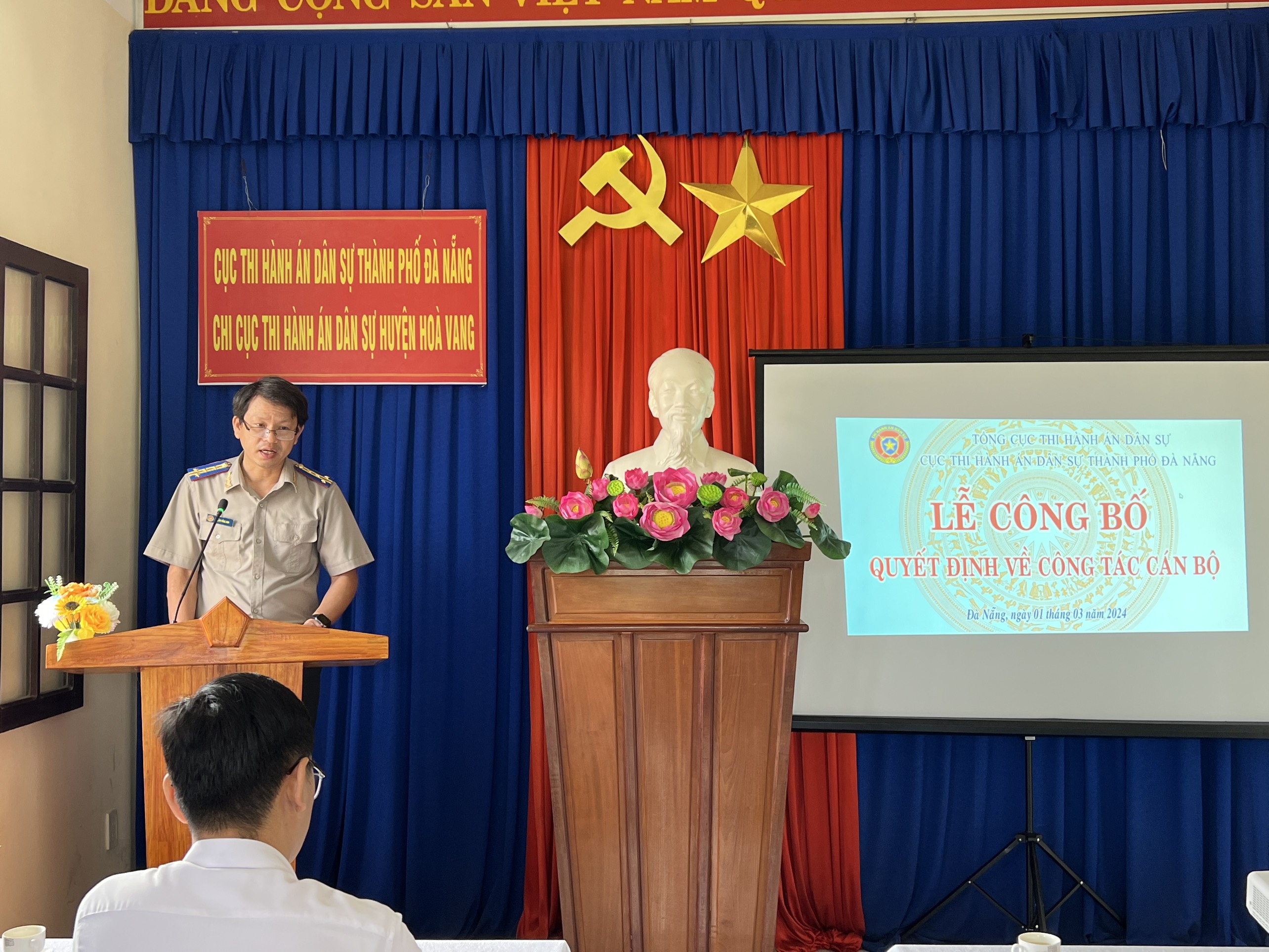 Lễ trao Quyết định bổ nhiệm lại Phó Chi cục trưởng Chi cục Thi hành án dân sự huyện Hòa Vang, thành phố Đà Nẵng