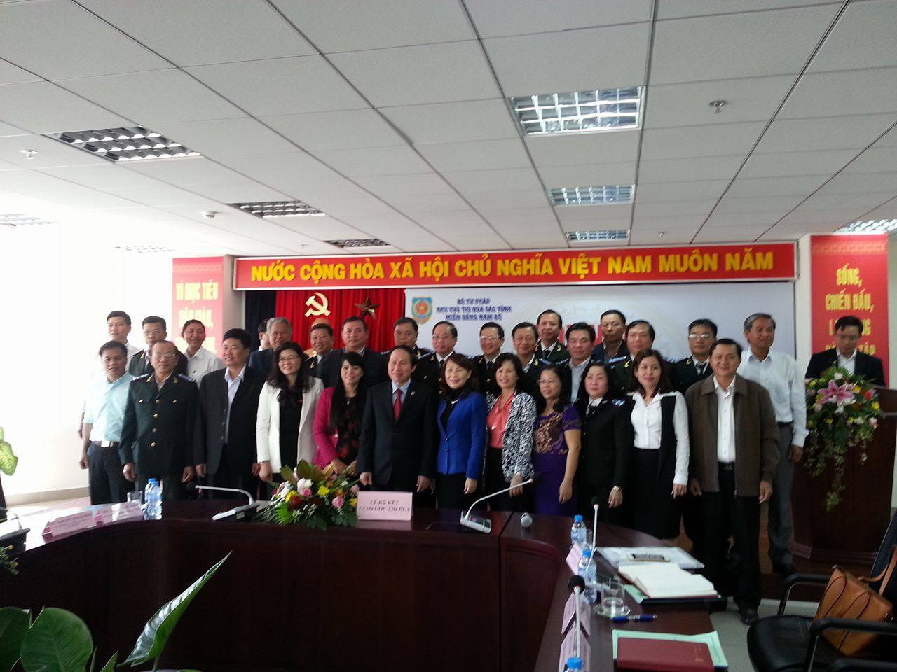 Khối cơ quan Tư pháp và Thi hành án dân sự các tỉnh Khu vực Miền Đông Nam Bộ ký kết giao ước thi đua