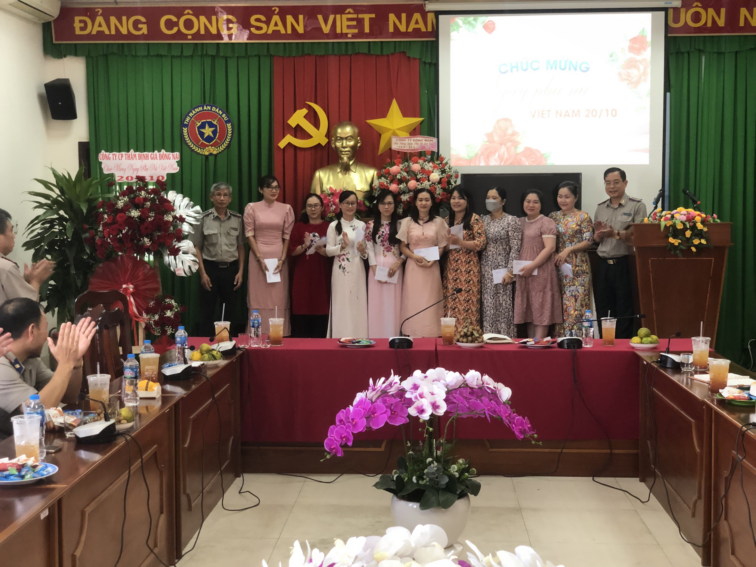 Cục Thi hành án dân sự tỉnh long trọng tổ chức họp mặt, gặp gỡ, giao lưu với các chị em phụ nữ cơ quan nhân Kỷ niệm 93 năm Ngày thành lập Hội liên hiệp Phụ nữ Việt Nam (20/10/1930 - 20/10/2023)