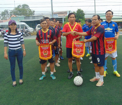 Giao lưu trao đổi kinh nghiệm và thi đấu bóng đá mừng Đảng, mừng Xuân Bính Thân 2016