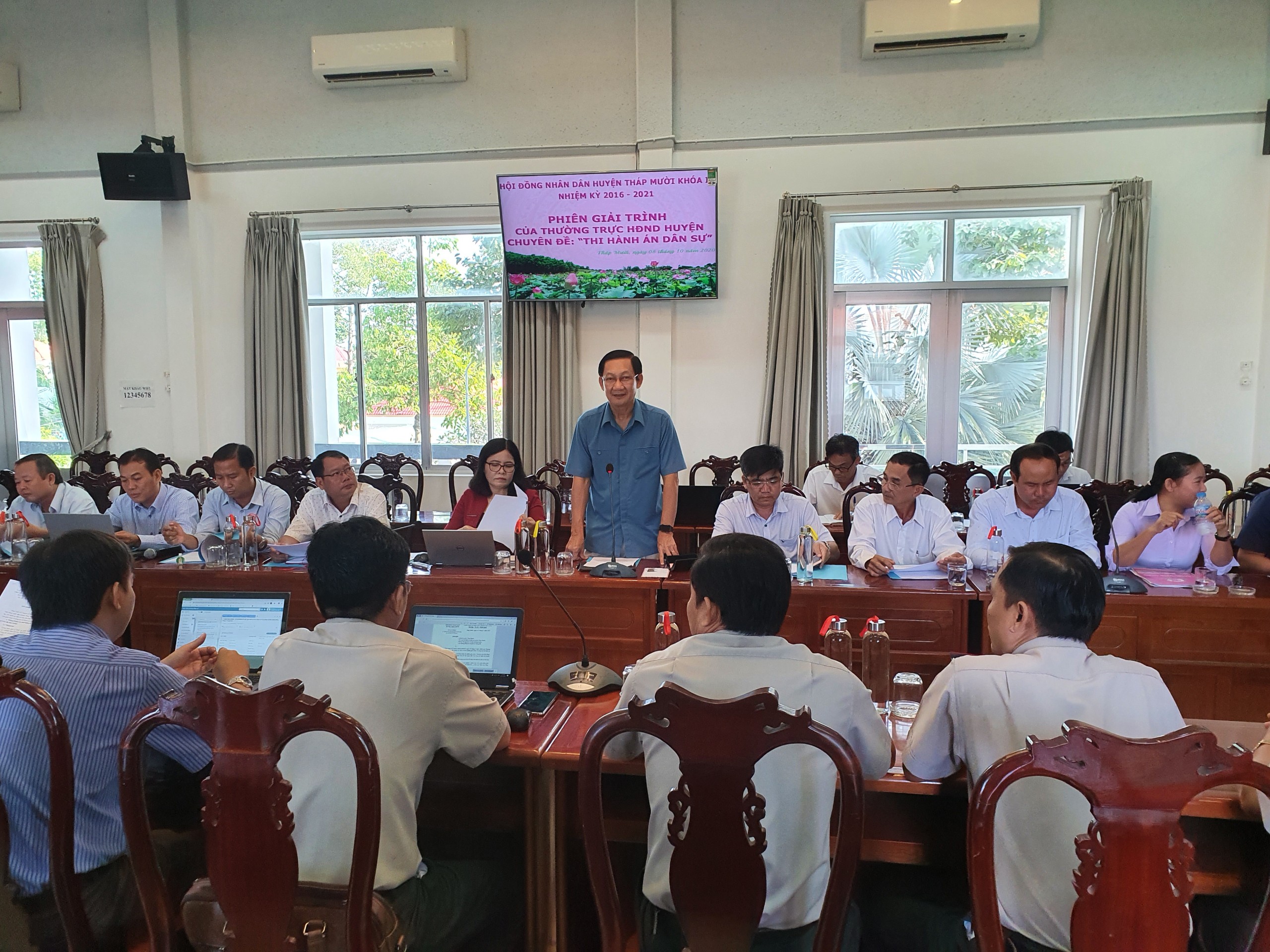 Thường trực Hội đồng nhân dân huyện Tháp Mười tổ chức phiên giải trình về công tác thi hành án dân sự