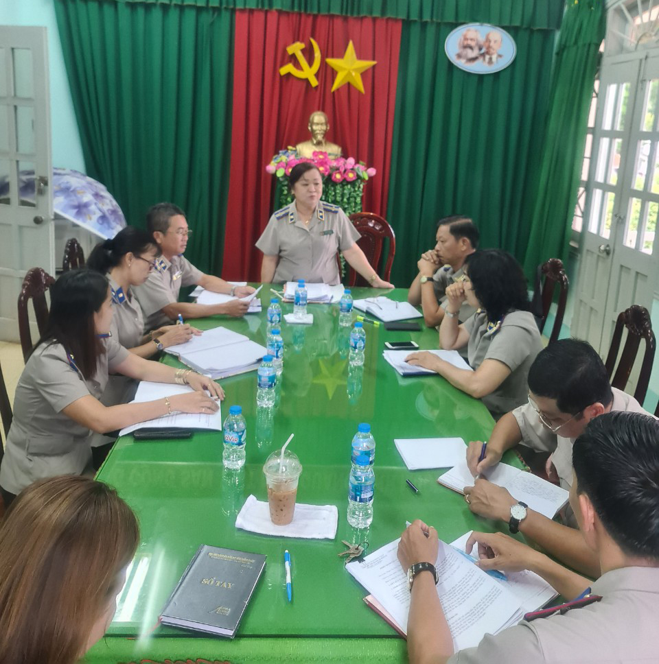 Chi cục THADS huyện Tân Hồng tổ chức đánh giá, xếp loại chất lượng công chức, người lao động năm 2022