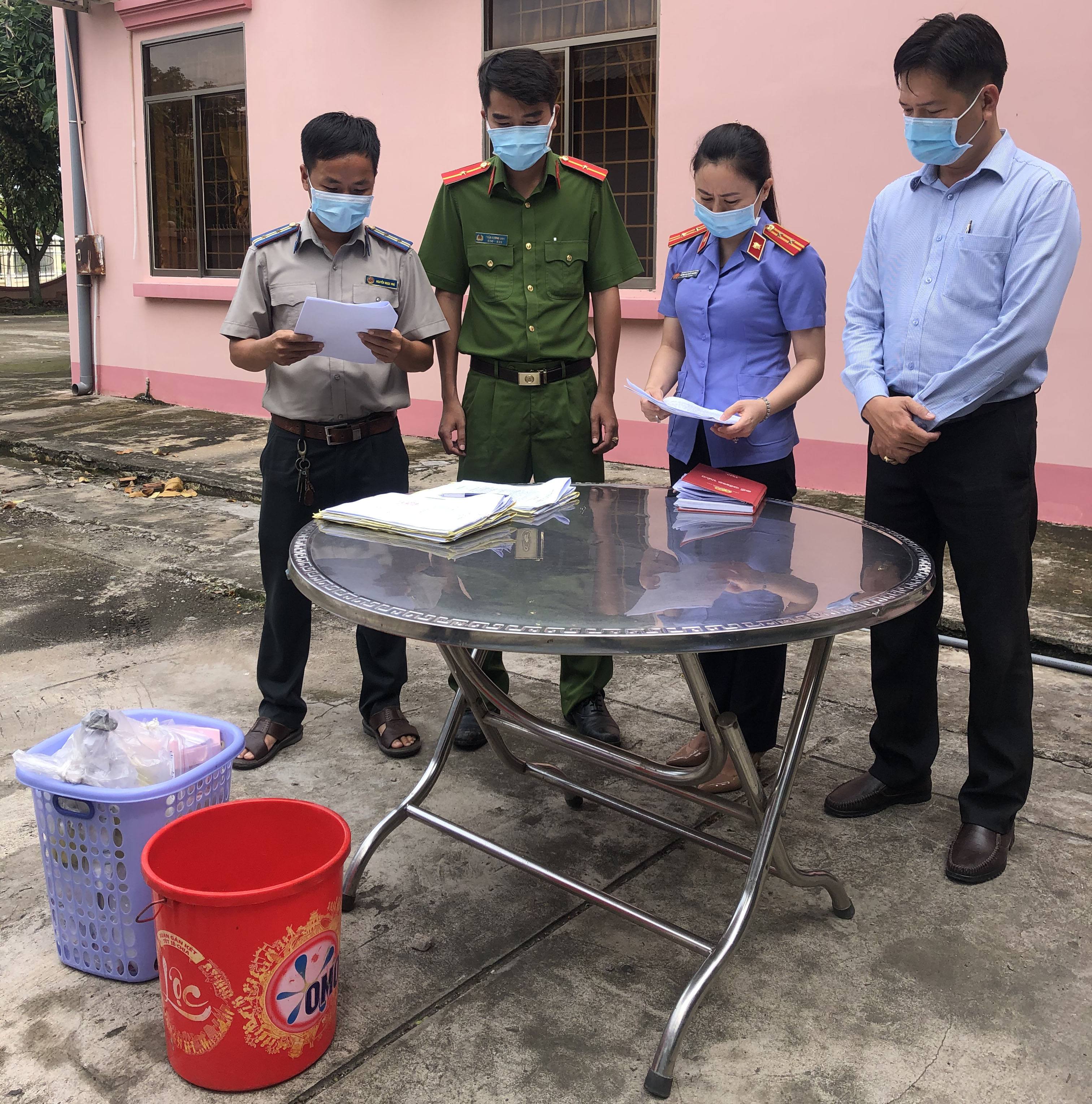 Chi cục Thi hành án dân sự huyện Tam Nông tổ chức tiêu hủy tang vật, vật chứng