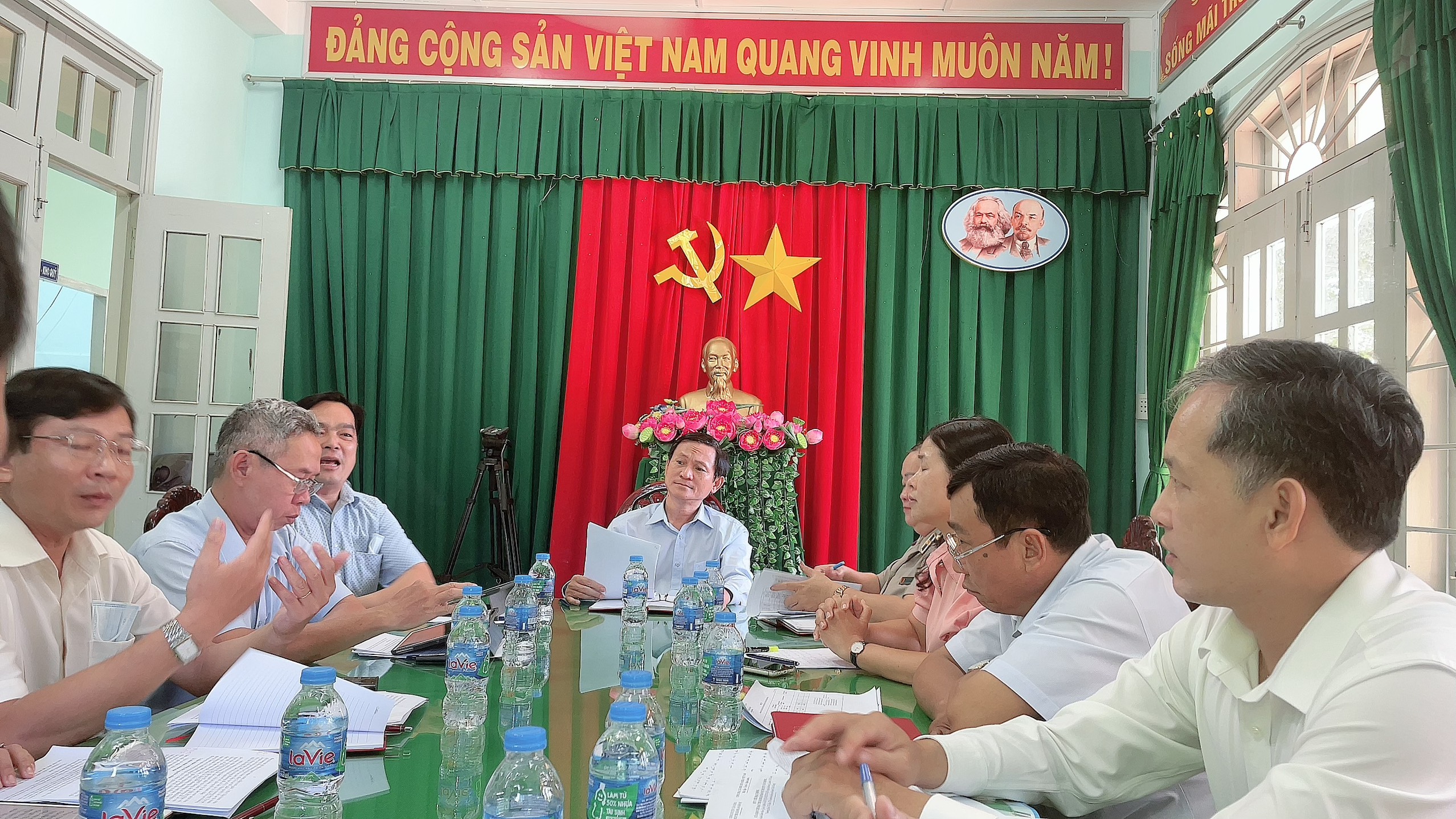 Hội đồng nhân dân tỉnh tổ chức khảo sát những vụ việc thi hành án còn tồn đọng tại Chi cục Thi hành án dân sự huyện Tân Hồng