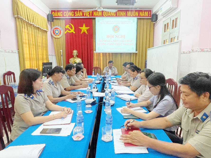 Chi cục THADS huyện Lai Vung tổ chức đánh giá công chức, bình xét thi đua khen thưởng năm 2023