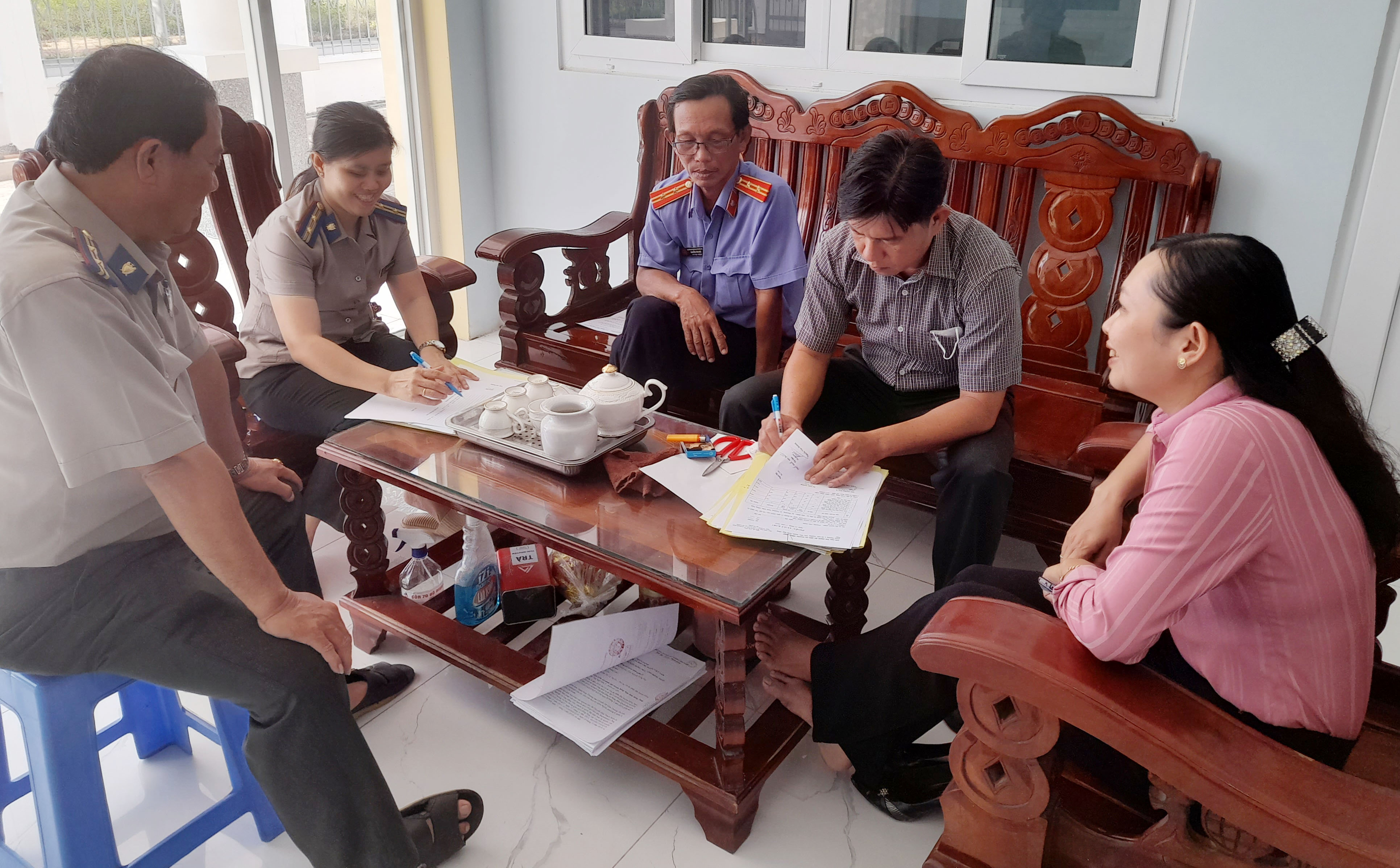 Chi cục Thi hành án dân sự huyện Hồng Ngự tổ chức tiêu hủy vật chứng tháng 11/2022
