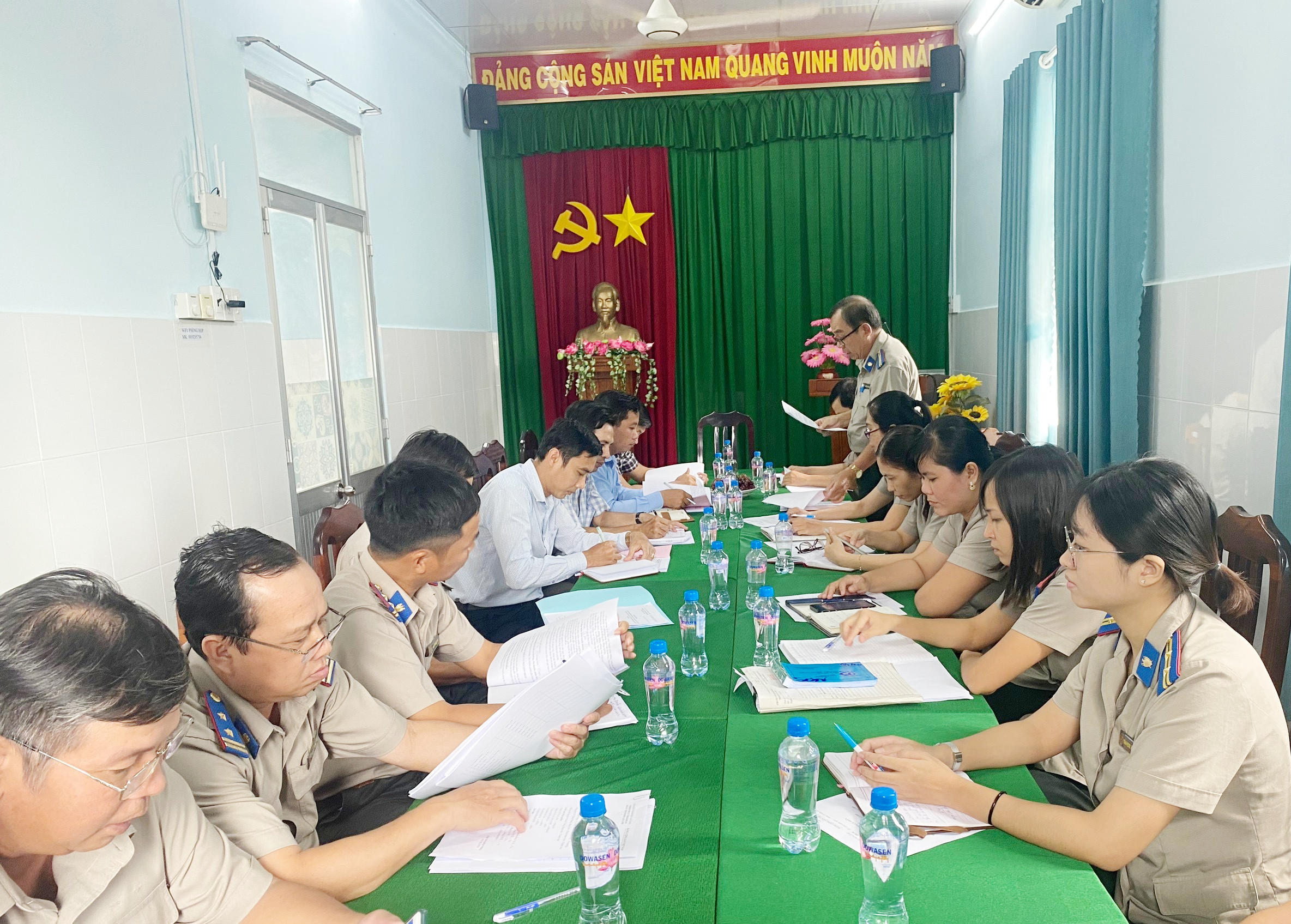 Chi bộ Chi cục Thi hành án dân sự thành phố Cao Lãnh họp kiểm điểm, đánh giá, xếp loại chất lượng đảng viên năm 2023