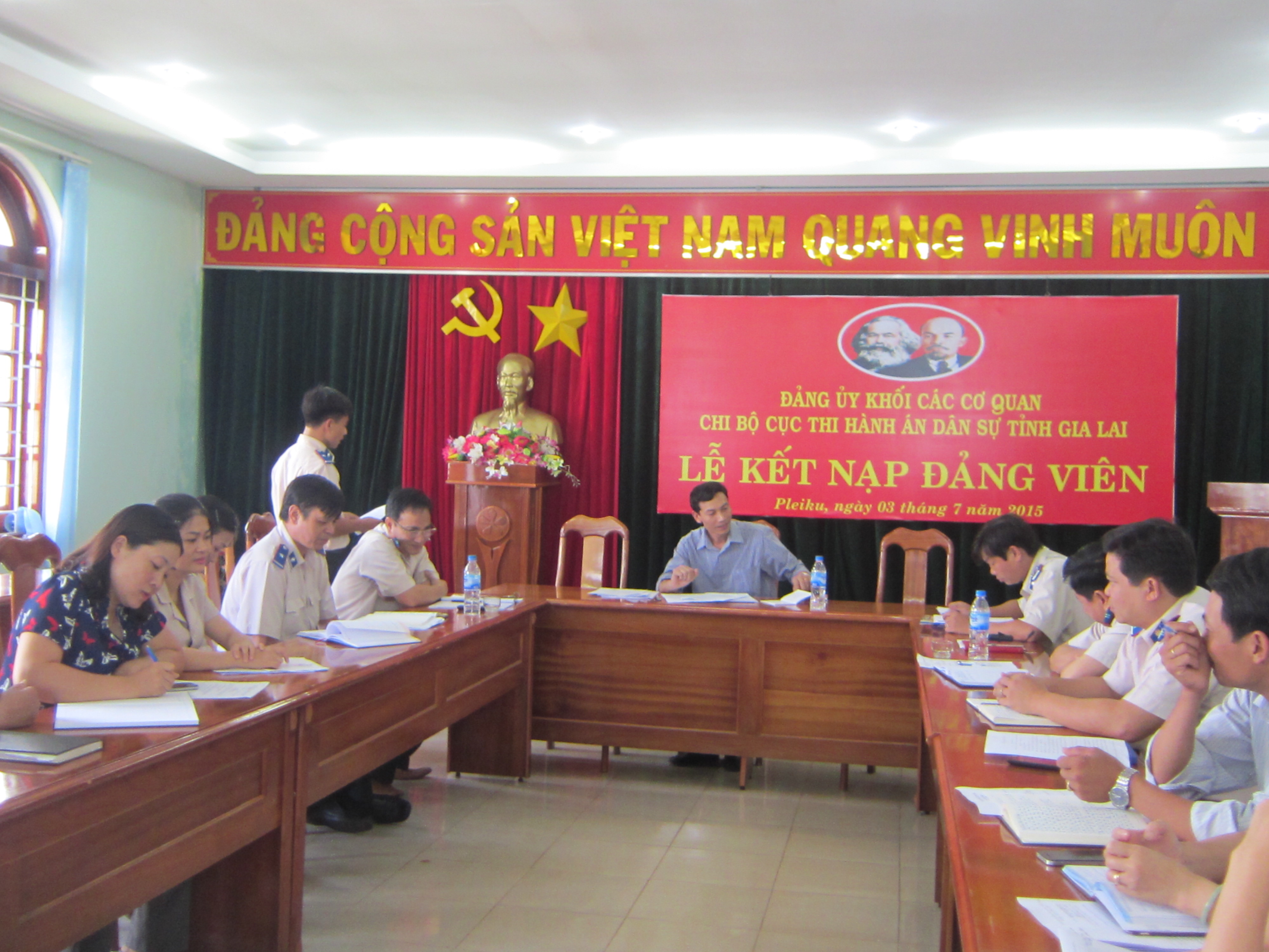 Chi bộ Cục Thi hành án dân sự tỉnh tổ chức Lế Kết nạp Đảng viên mới