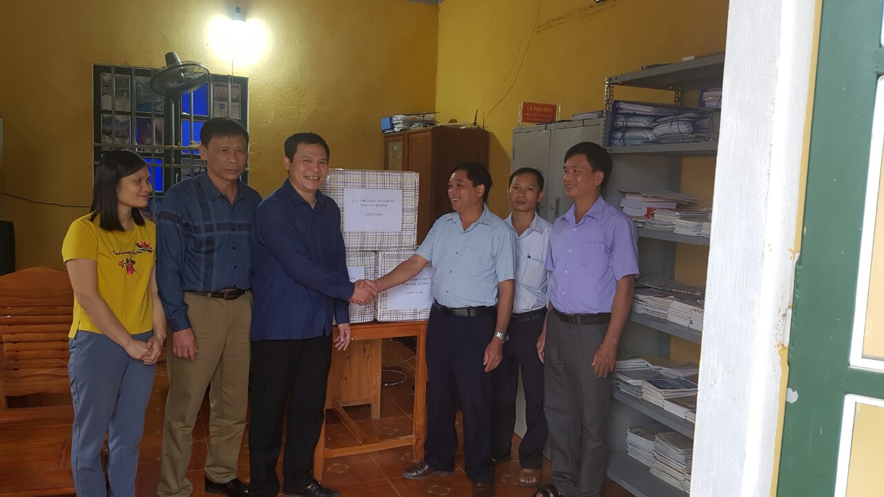 Cục THADS tỉnh Hải Dương tổ chức tặng quà cho những gia đình có hooàn cảnh khó khăn, học sinh nghèo vượt khó tại xã Động Quan, huyện Lục Yên, tỉnh Yên Bái