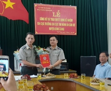 Công bố, trao Quyết định bổ nhiệm chức vụ chi Cục trưởng Chi cục Thi hành án dân sự huyện Bình Giang, tỉnh Hải Dương.