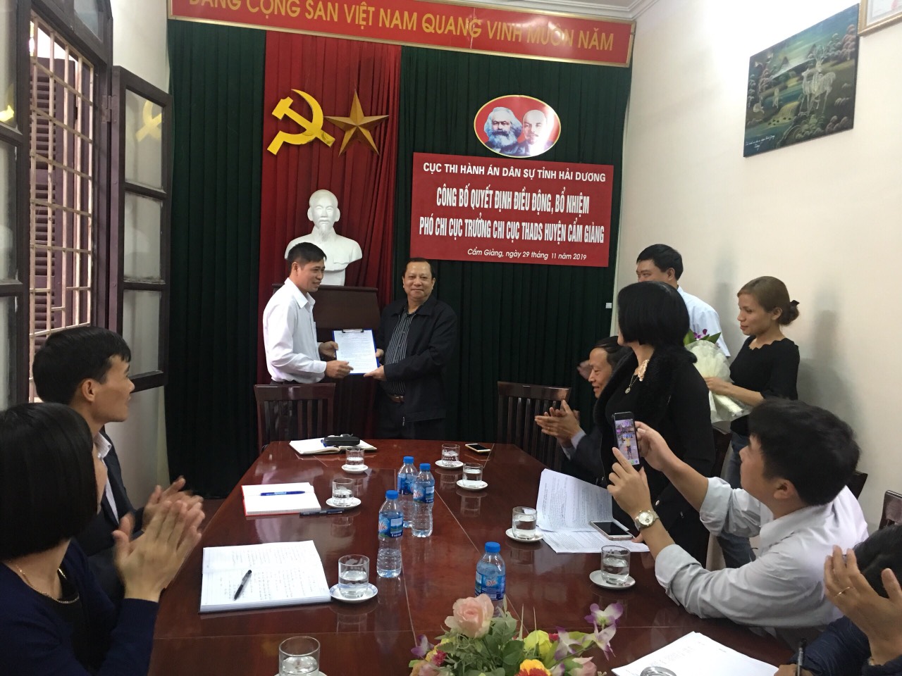 Cục THADS tỉnh Hải Dương công bố quyết định điều động, bổ nhiệm Phó Chi cục trưởng Chi cụcThi hành án dân sự huyện Cẩm Giàng, tỉnh Hải Dương.