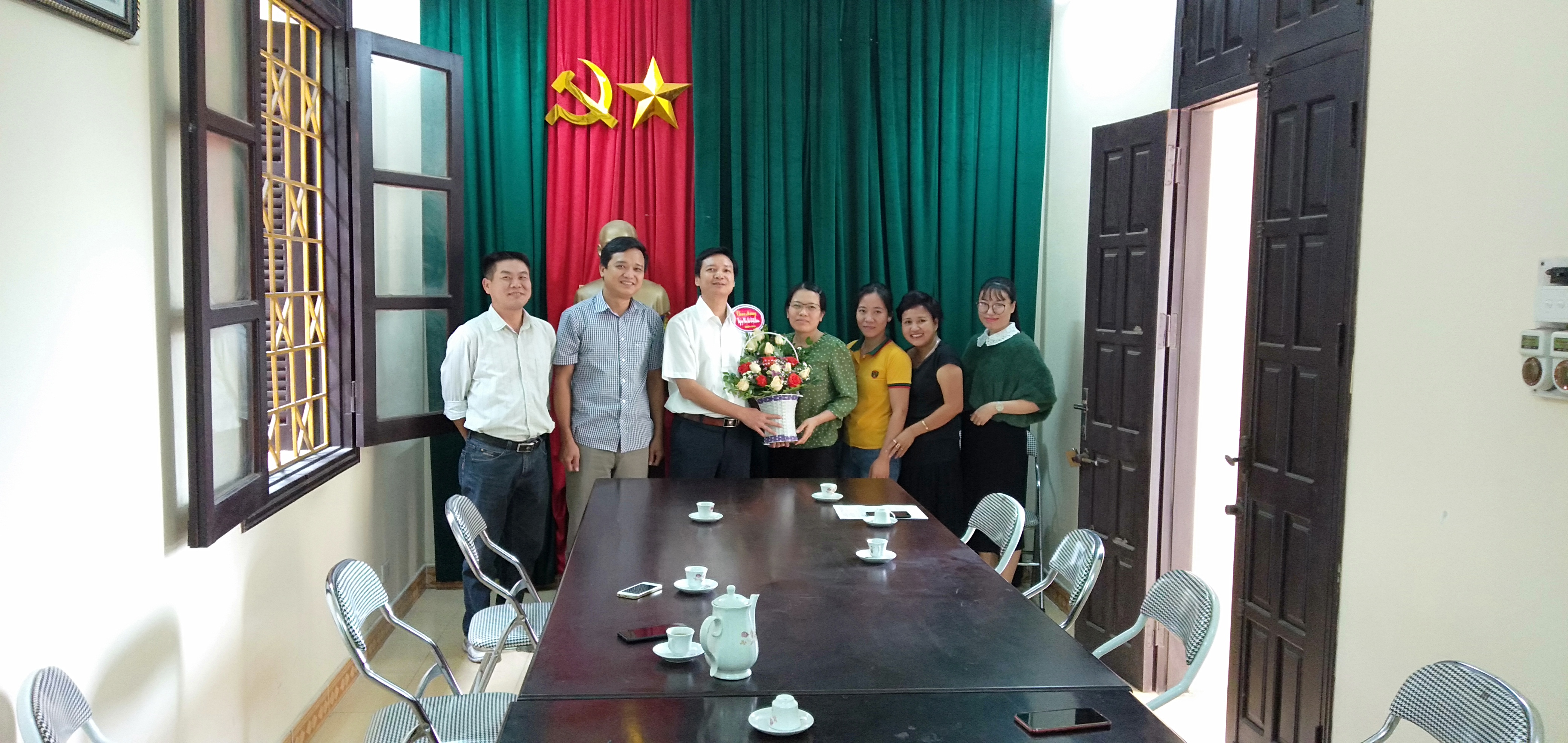 Công đoàn Bộ phận Chi cục THADS huyện Gia Lộc tổ chức gặp mặt nữ công chức, lao động nhân ngày 20/10.