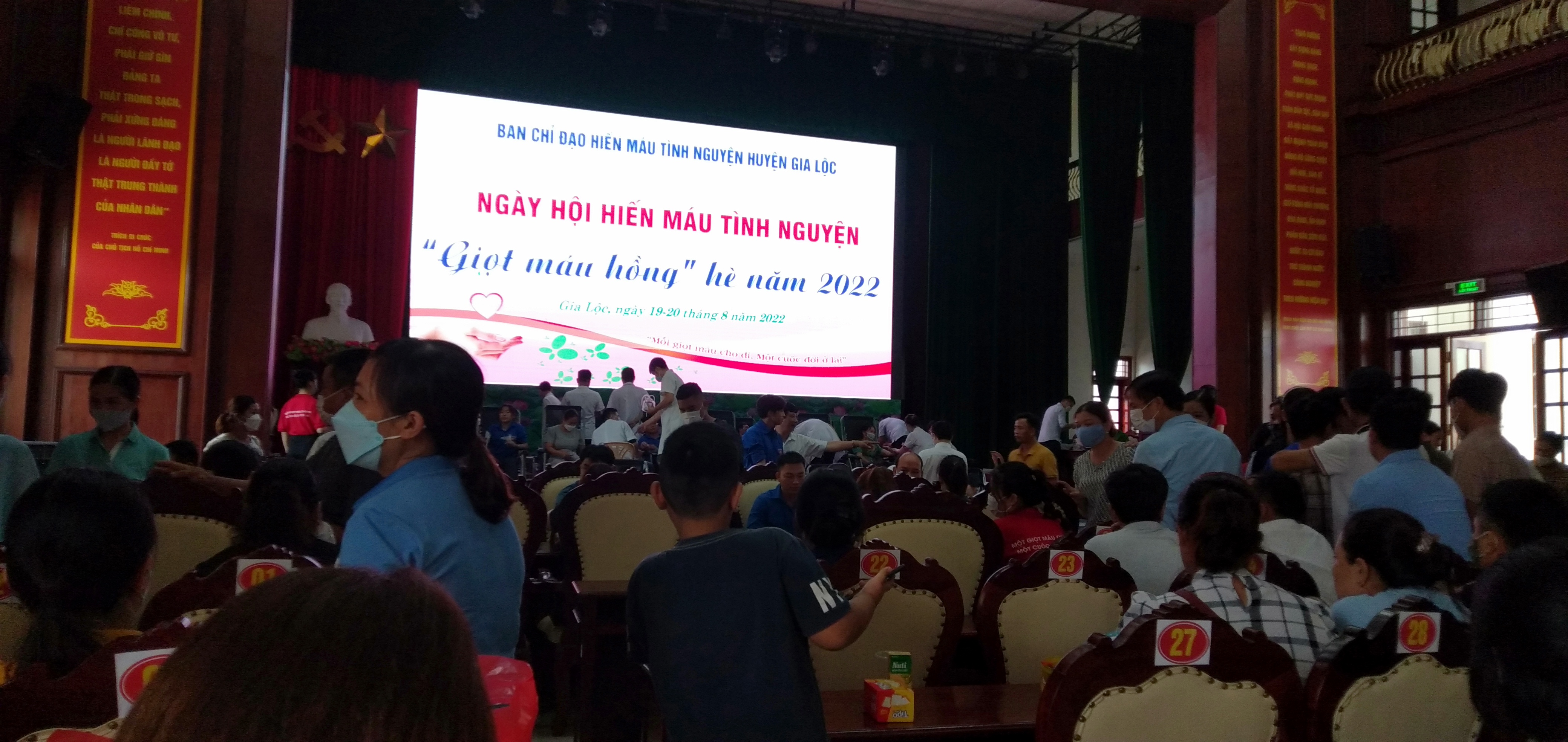 Công chức Chi cục Thi hành án dân sự huyện Gia Lộc tham gia hiến máu tình nguyện