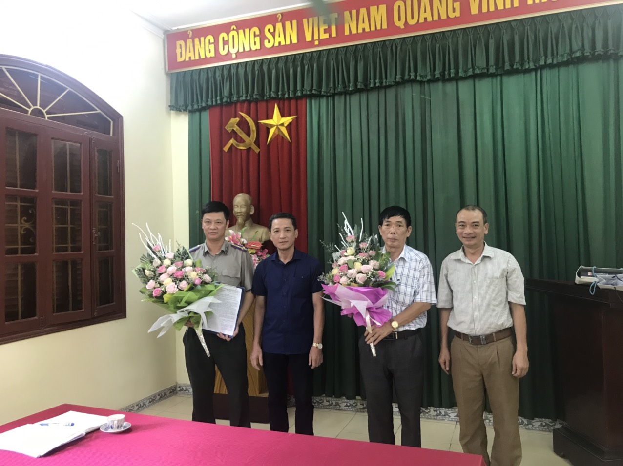 Công bố, trao quyết định nghỉ hưu và Quyết định điều động Chi cục trưởng Chi cục Thi hành án dân sự huyện  Ninh Giang, tỉnh Hải Dương.