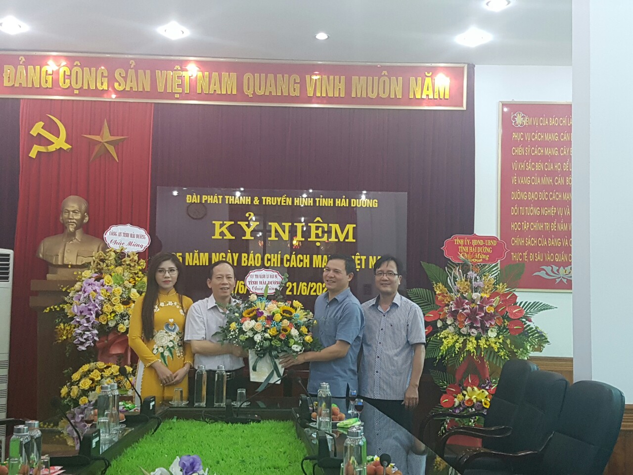 Cục Thi hành án dân sự tỉnh Hải Dương chúc mừng một số cơ quan báo chí, nhân kỷ niệm Ngày Báo chí cách mạng Việt Nam