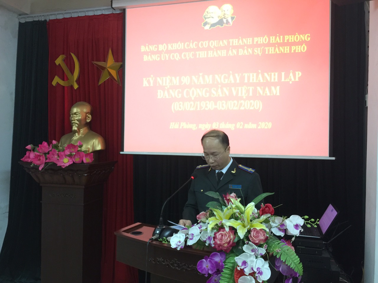 Đảng bộ cơ quan Cục Thi hành án dân sự thành phố Hải Phòng tổ chức tuyên truyền nhân dịp kỷ niệm 90 năm Ngày thành lập Đảng Cộng sản việt Nam