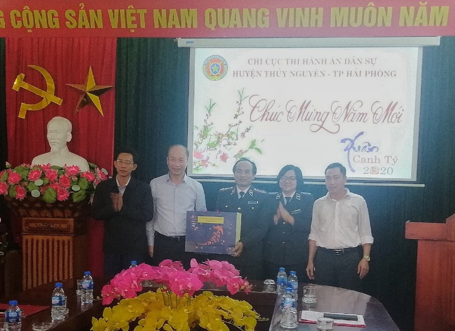 Công bố Quyết định bổ nhiệm lại chức vụ Chi cục trưởng Chi cục Thi hành án dân sự quận Hải An và huyện Thuỷ Nguyên