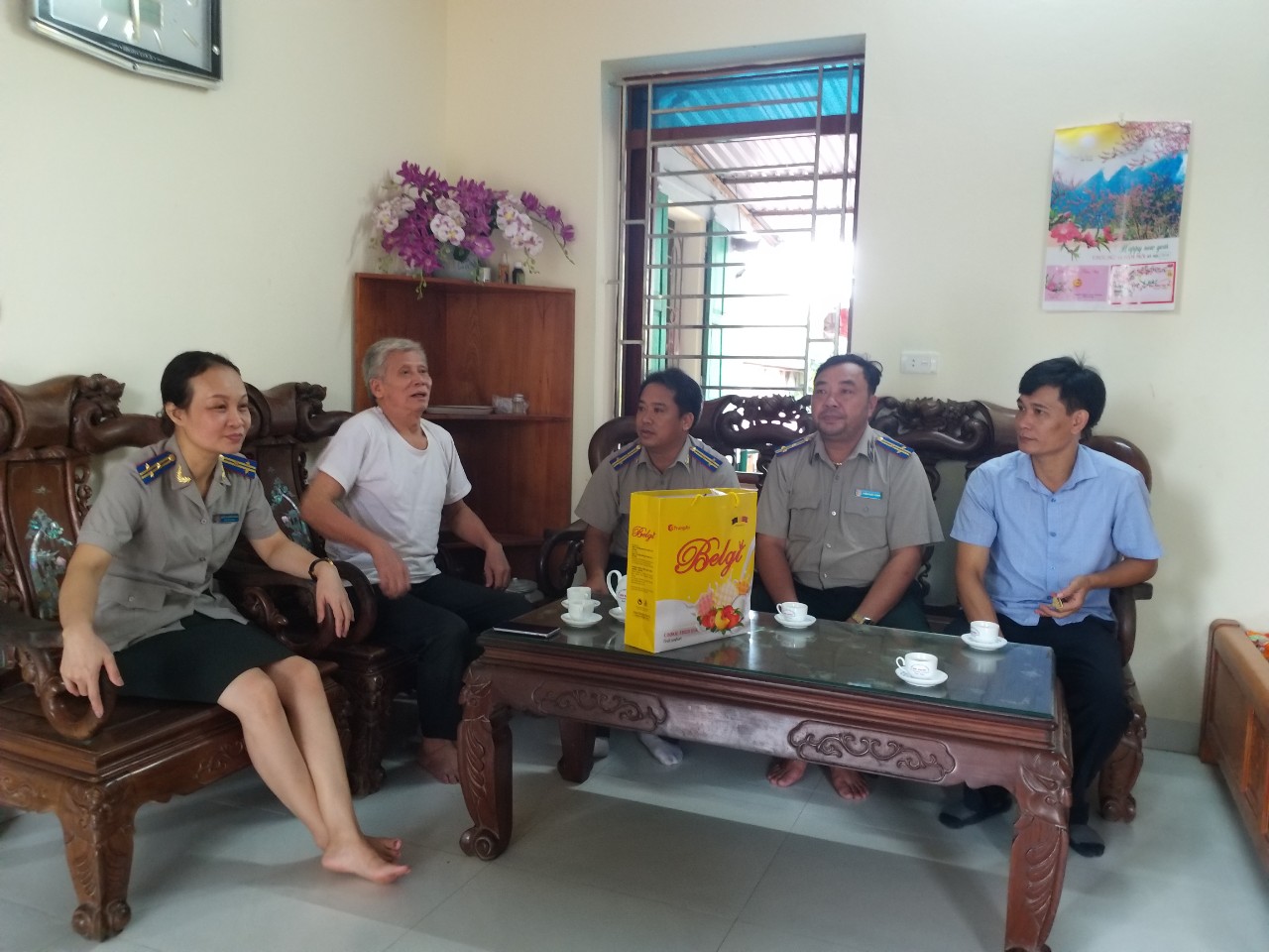 Cục Thi hành án dân sự tỉnh Hà Nam tổ chức thăm hỏi, tặng quà Nguyên Lãnh đạo Cục và gia đình công chức có thân nhân là thương bệnh binh nhân kỷ niệm ngày 27/7