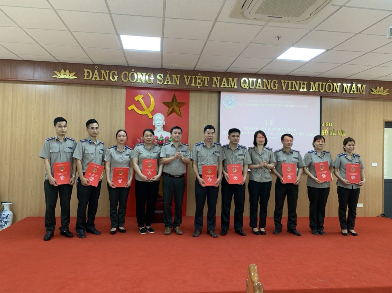 Cục Thi hành án dân sự thành phố Hà Nội tổ chức Lễ trao Quyết định bổ nhiệm Chấp hành viên trung cấp, Thẩm tra viên chính năm 2022