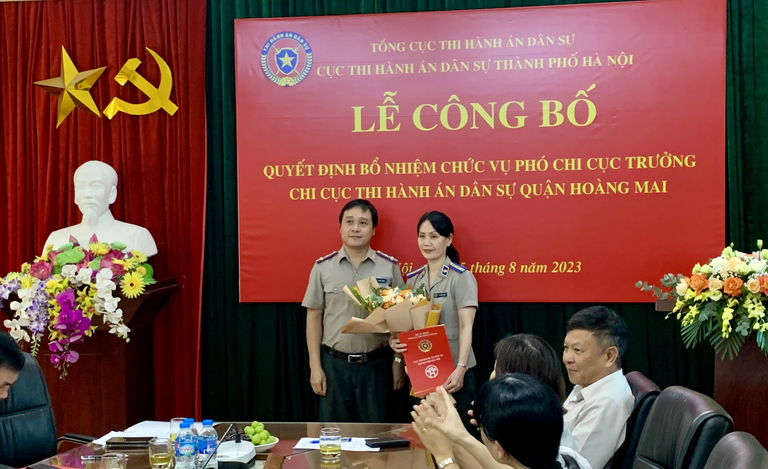 Lễ công bố Quyết định bổ nhiệm Phó Chi cục trưởng Chi cục Thi hành án dân sự quận Hoàng Mai, thành phố Hà Nội.
