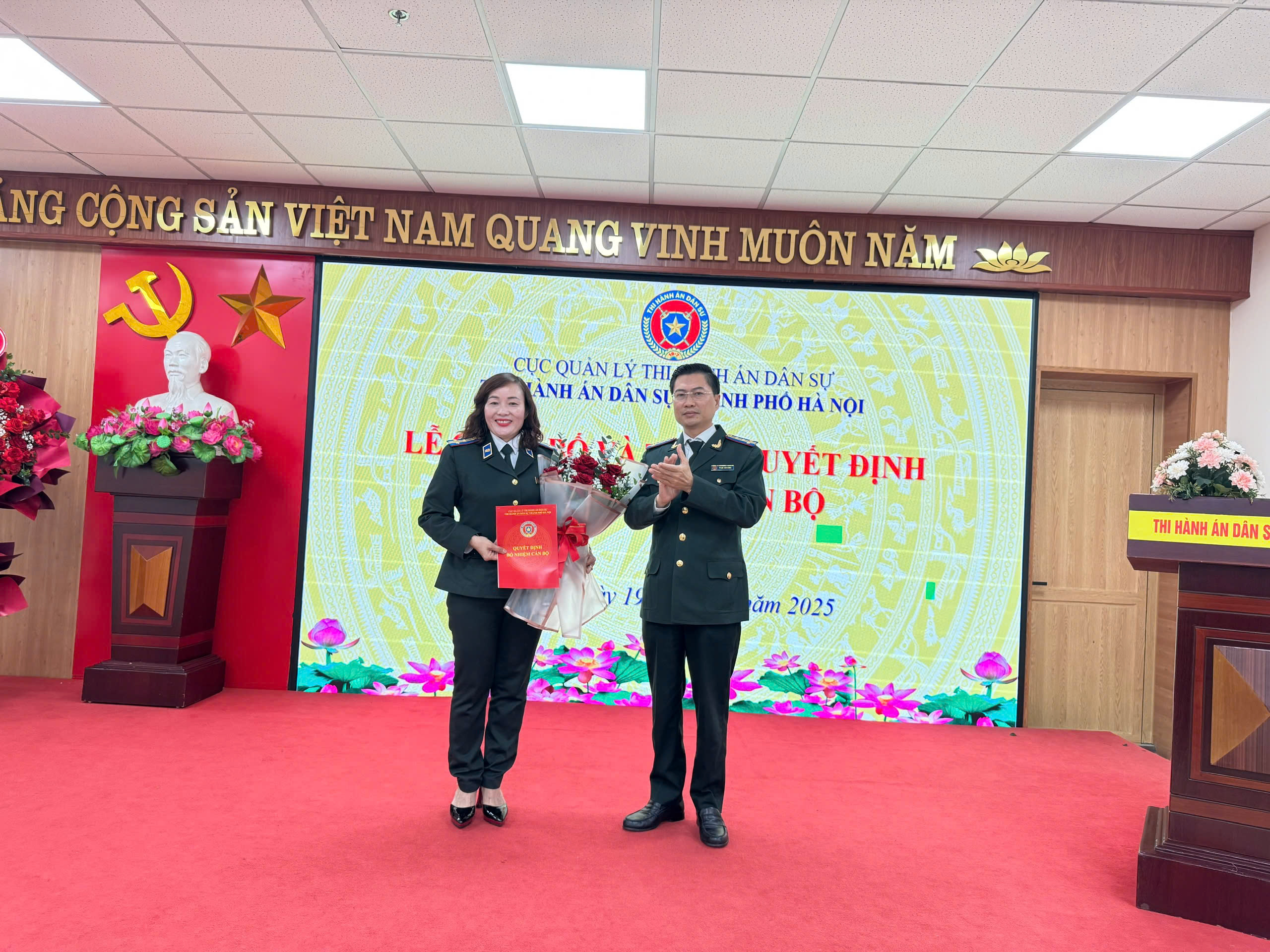 Lễ công bố và trao Quyết định về công tác cán bộ..