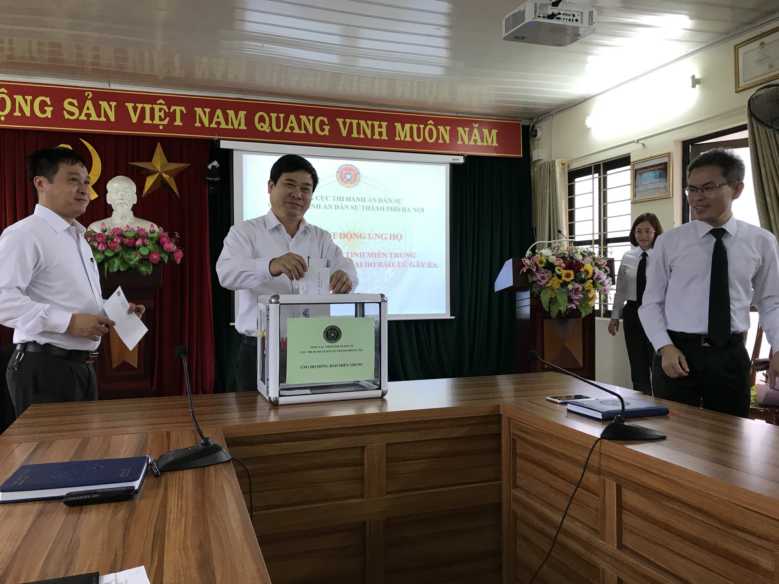 Cục Thi hành án dân sự thành phố Hà Nội  phát động ủng hộ đồng bào miền các tỉnh Miền Trung
