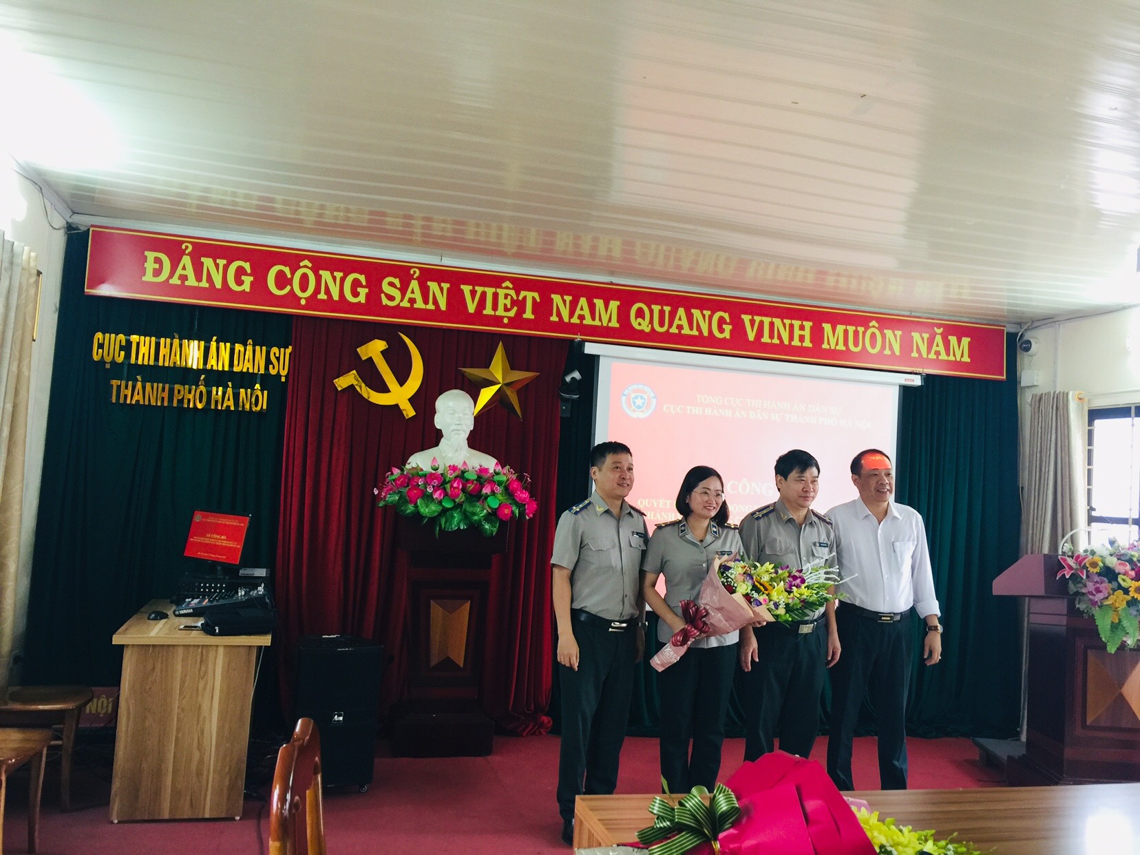 Công bố Quyết định điều động, bổ nhiệm công chức lãnh đạo các cơ quan Thi hành án dân sự thành phố Hà Nội