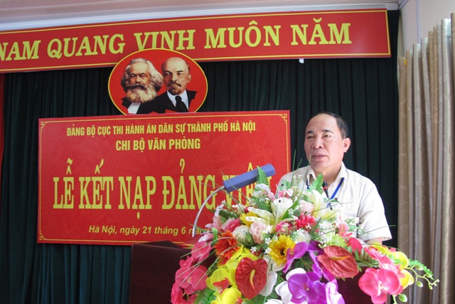 Chi bộ Văn phòng - Cục Thi hành án dân sự Thành phố Hà Nội tổ chức Lễ kết nạp đảng viên mới