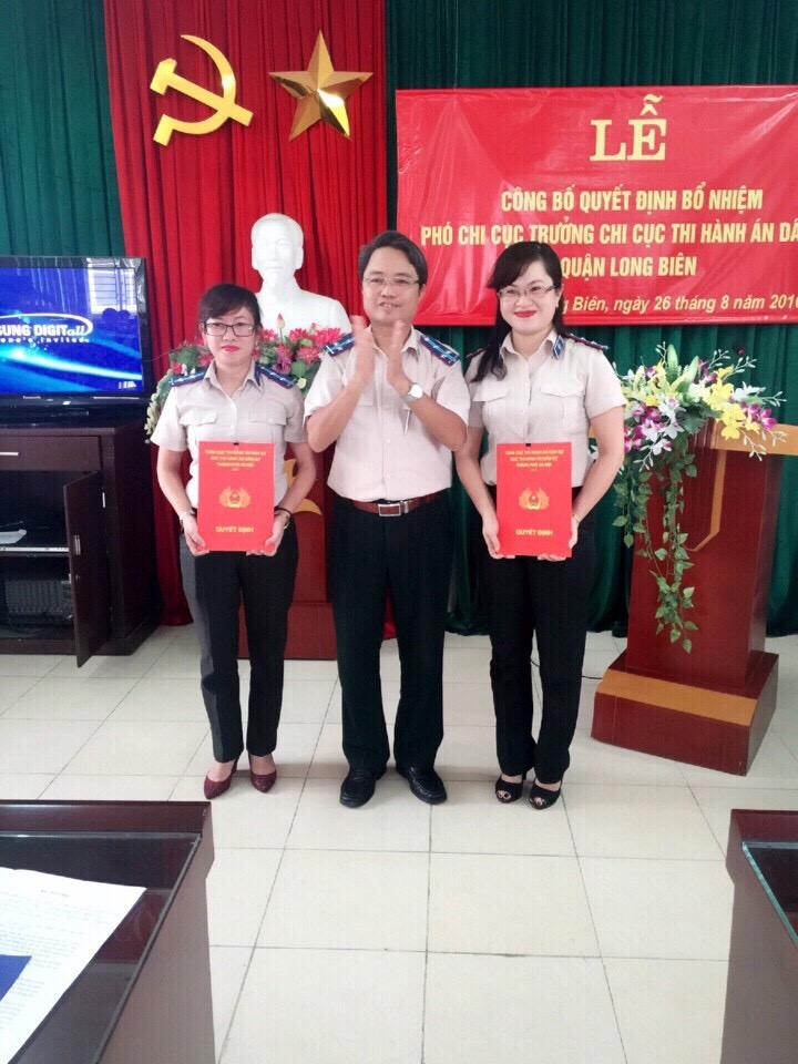 Lễ trao quyết định bổ nhiệm Phó Chi cục trưởng Chi cục Thi hành án dân sự quận Long Biên, thành phố Hà Nội