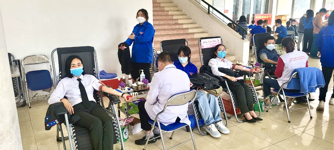 Chi cục Thi hành án dân sự huyện Mê Linh tham gia hiến máu tình nguyện