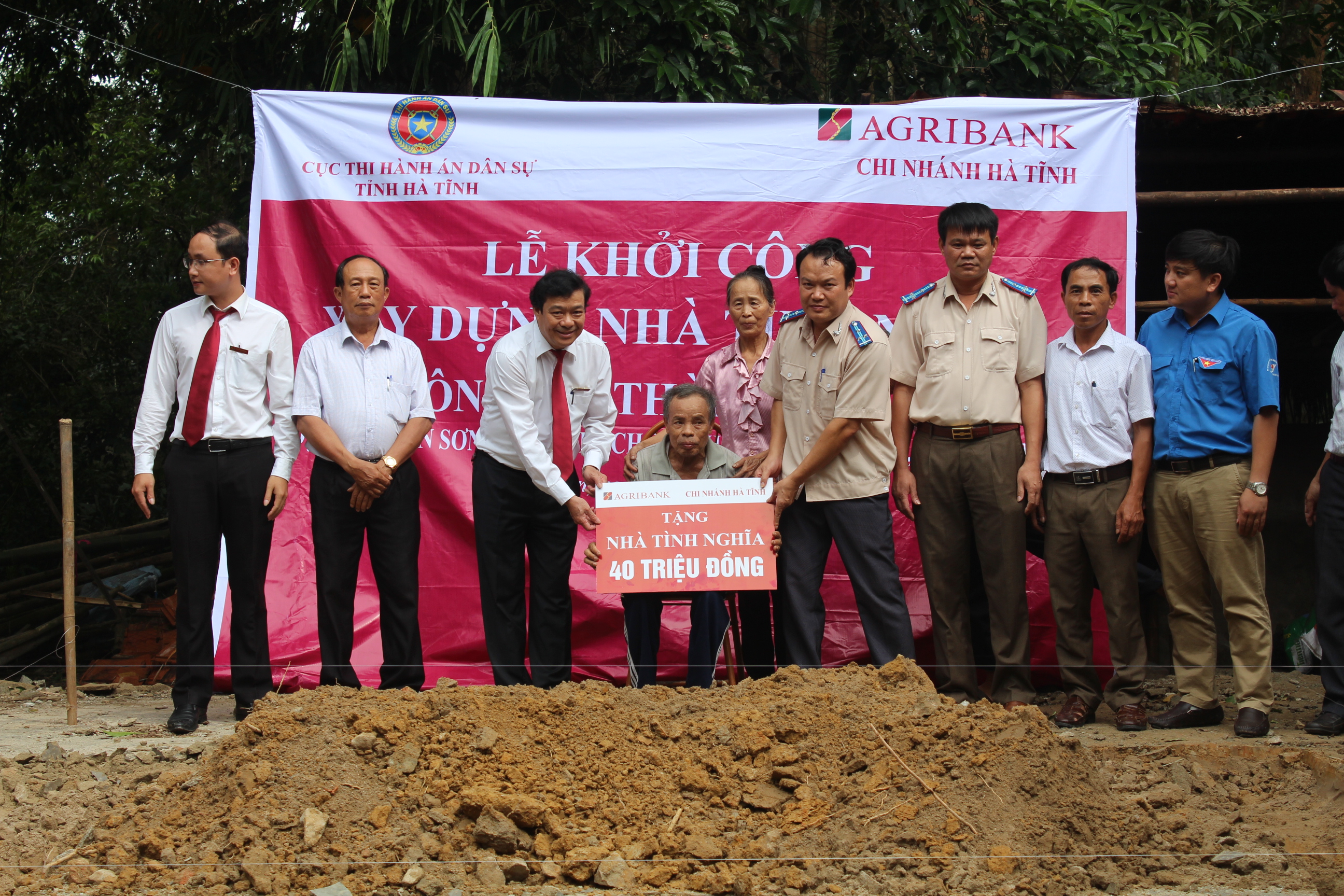 Cục THADS Hà Tĩnh và Ngân hàng Agribank tỉnh phối hợp tài trợ khởi công xây dựng nhà tình nghĩa tại xã Thạch Sơn, Thạch Hà