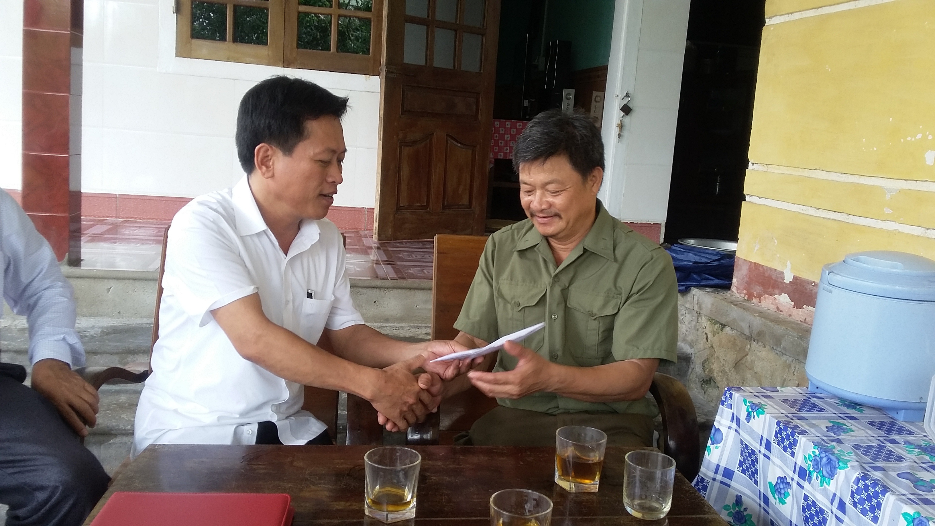 Chi cục THADS huyện Thạch Hà thăm và tặng quà nhân ngày Thương bình liệt sỹ 27/7.