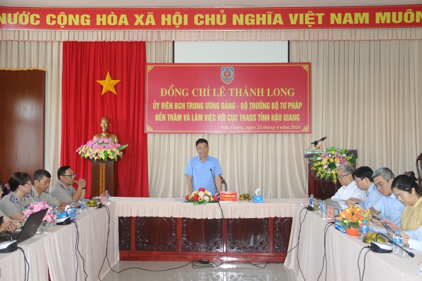 Bộ trưởng Lê Thành Long làm việc với Sở Tư pháp, Cục THADS tỉnh Hậu Giang